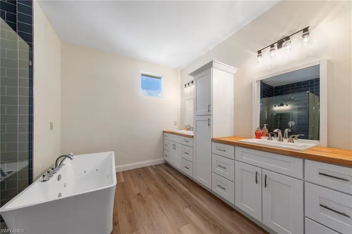 2537 Deerfield Lake Ct, Cape Coral, Florida 33909