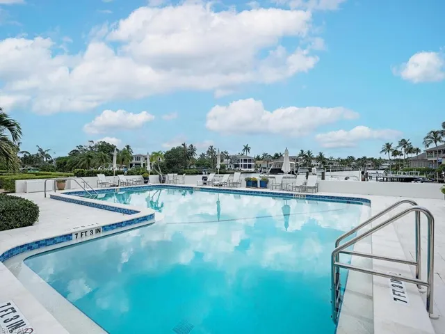 All-day sun on pool and lanai