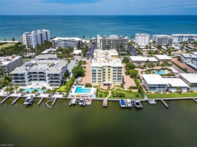1900  Gulf Shore N BLVD, Naples, FL 34102