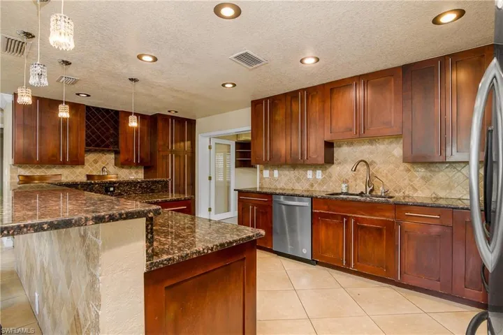 1687 N Flossmoor Rd, Fort Myers, Florida 33919