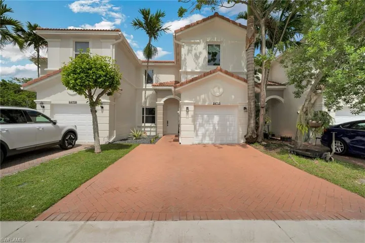 Mediterranean / spanish house with a garage
