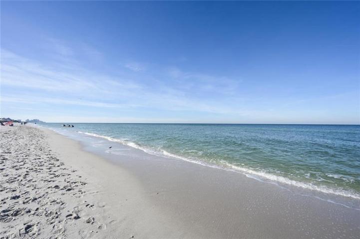 780  Bentwater  CIR, Naples, FL 34108