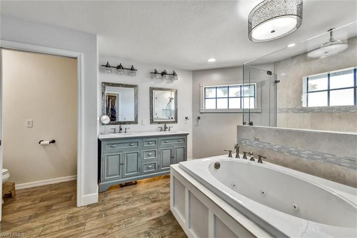 Jetted soaking tub/Double vanity view