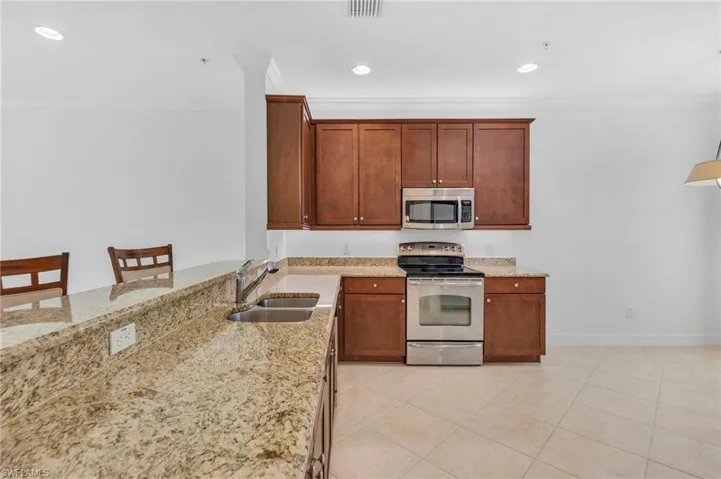 Large kitchen counter.WLarge kitchen counter with upgraded kitchen cabinets.