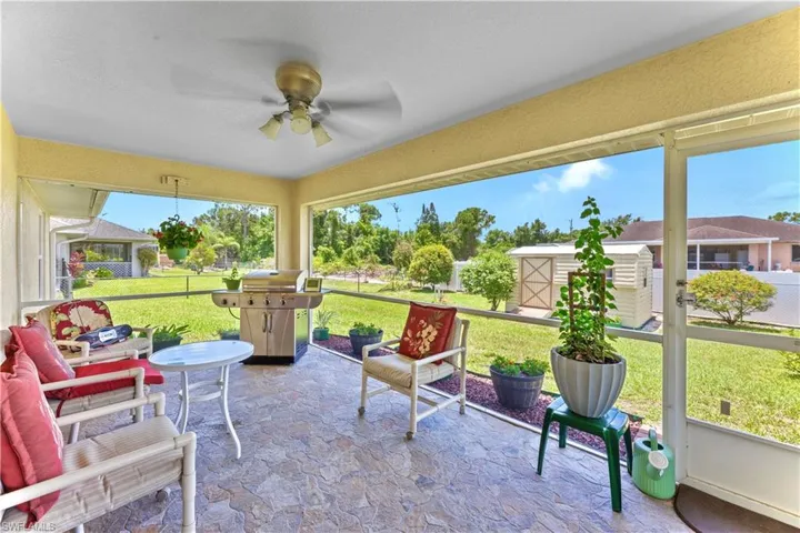 Sunroom with ceiling fan