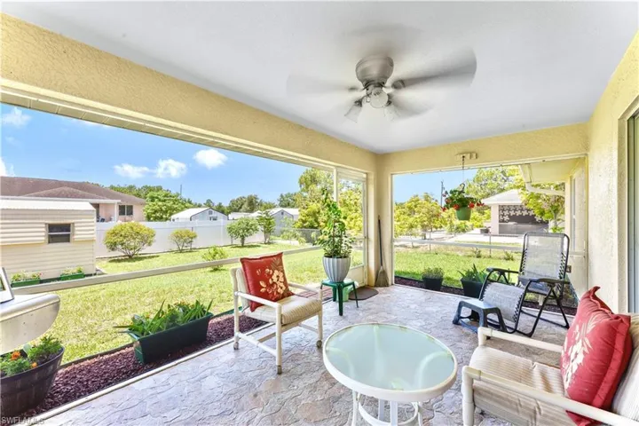 Sunroom with ceiling fan