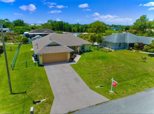 View of front of house featuring a front lawn and a garage