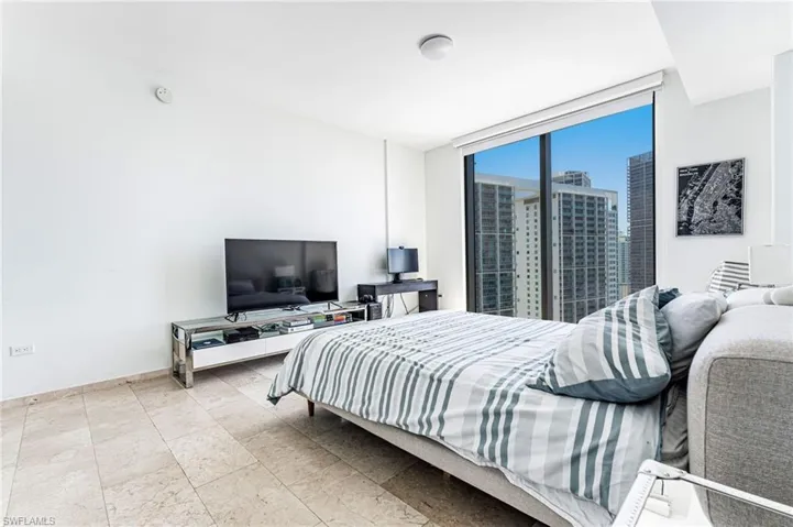 68 SE 6TH  ST, Miami, FL 33131
