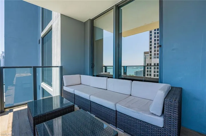 68 SE 6TH  ST, Miami, FL 33131