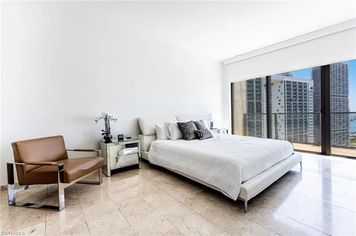 68 SE 6TH  ST, Miami, FL 33131