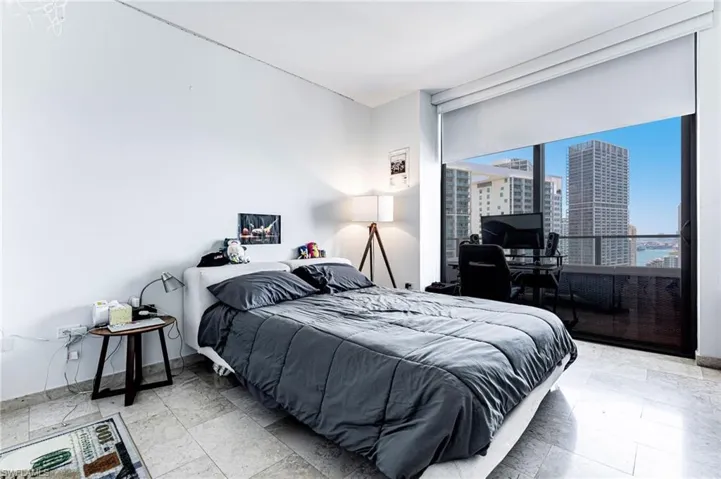 68 SE 6TH  ST, Miami, FL 33131