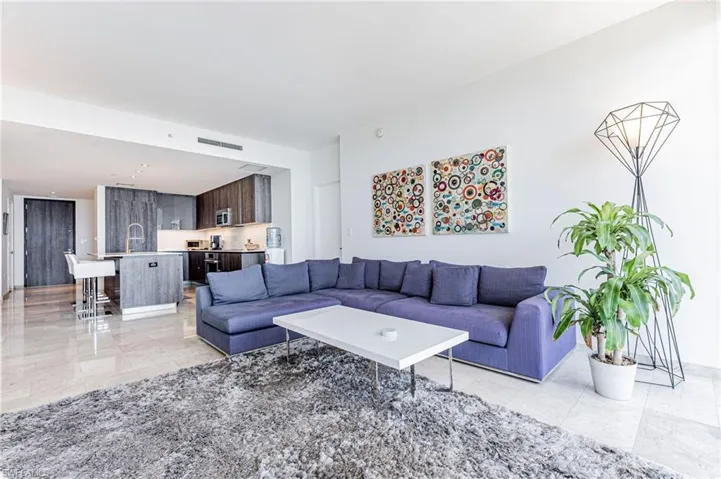 68 SE 6TH  ST, Miami, FL 33131