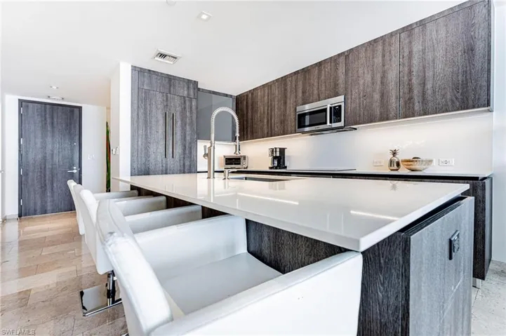 68 SE 6TH  ST, Miami, FL 33131