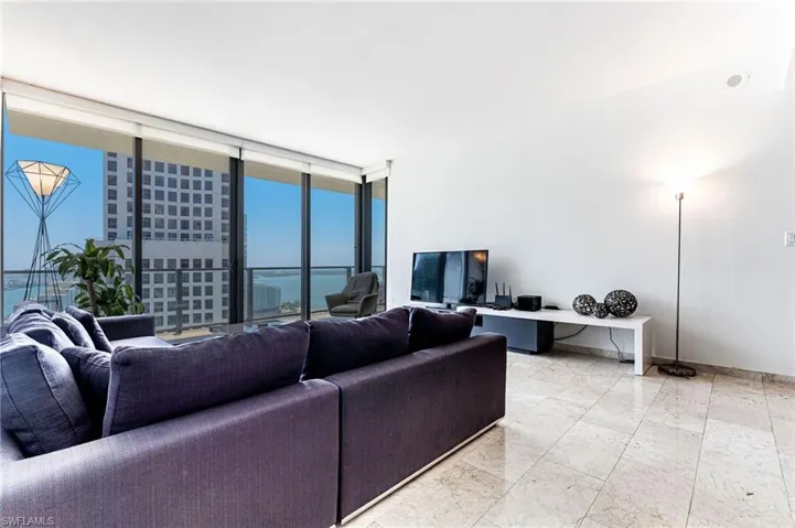 68 SE 6TH  ST, Miami, FL 33131