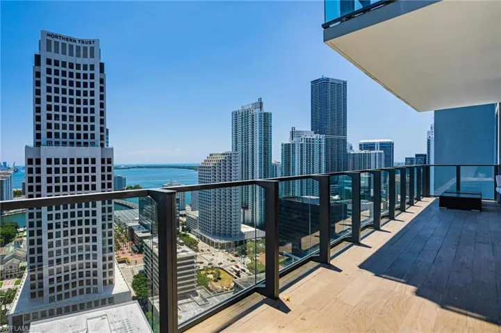 68 SE 6TH  ST, Miami, FL 33131