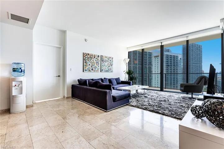68 SE 6TH  ST, Miami, FL 33131