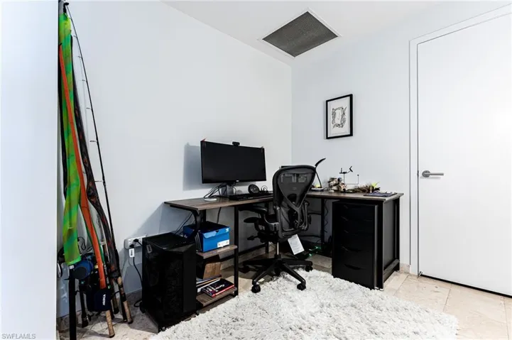 68 SE 6TH  ST, Miami, FL 33131