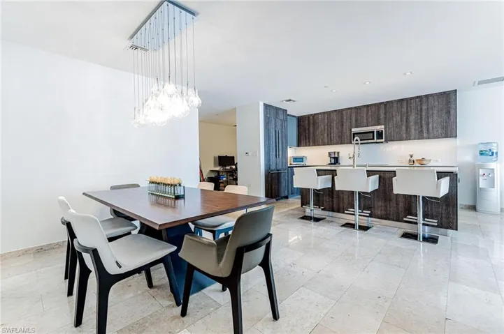 68 SE 6TH  ST, Miami, FL 33131