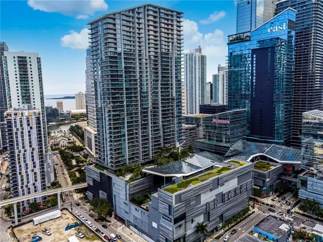 68 SE 6TH  ST, Miami, FL 33131