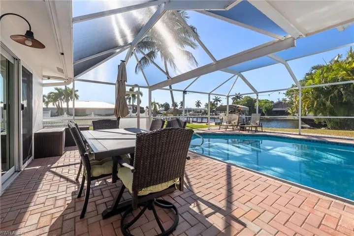 2025 SE 39th  ST, Cape Coral, FL 33904