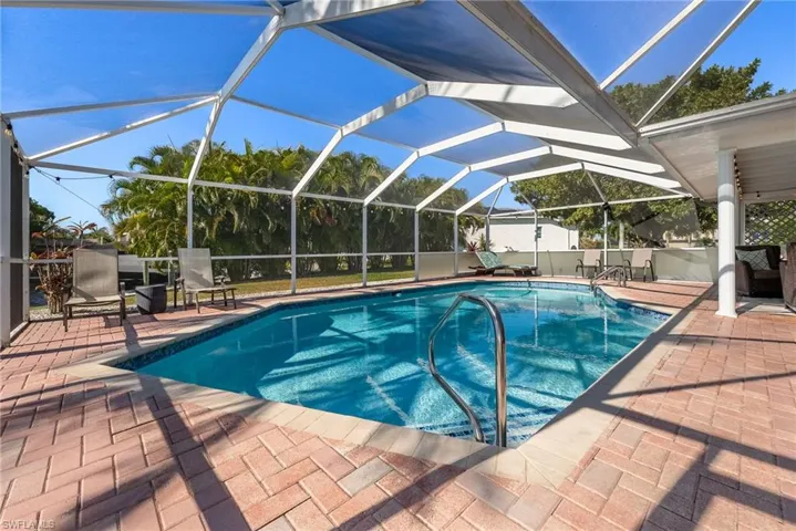 2025 SE 39th  ST, Cape Coral, FL 33904