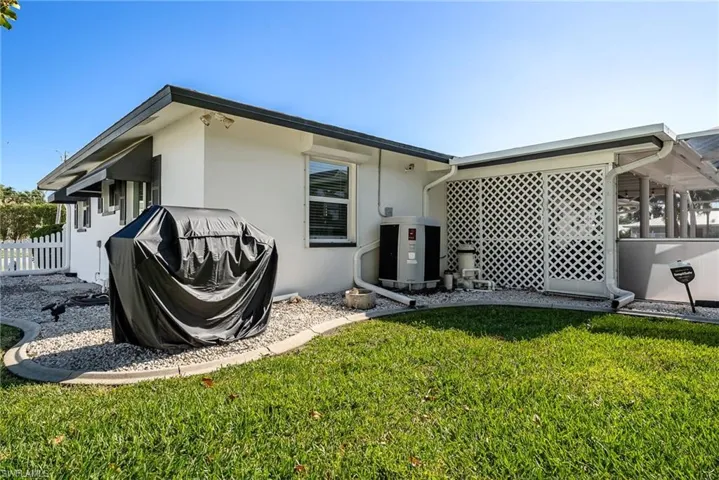 2025 SE 39th  ST, Cape Coral, FL 33904