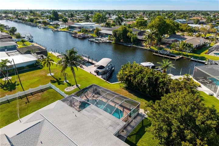 2025 SE 39th  ST, Cape Coral, FL 33904
