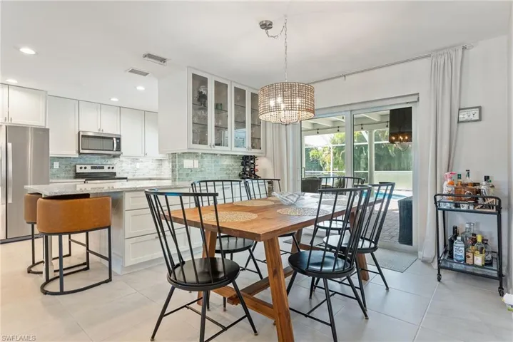 2025 SE 39th  ST, Cape Coral, FL 33904