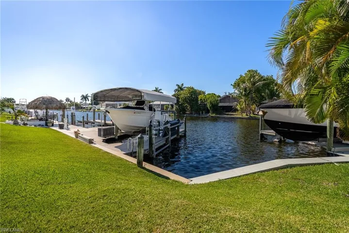 2025 SE 39th  ST, Cape Coral, FL 33904