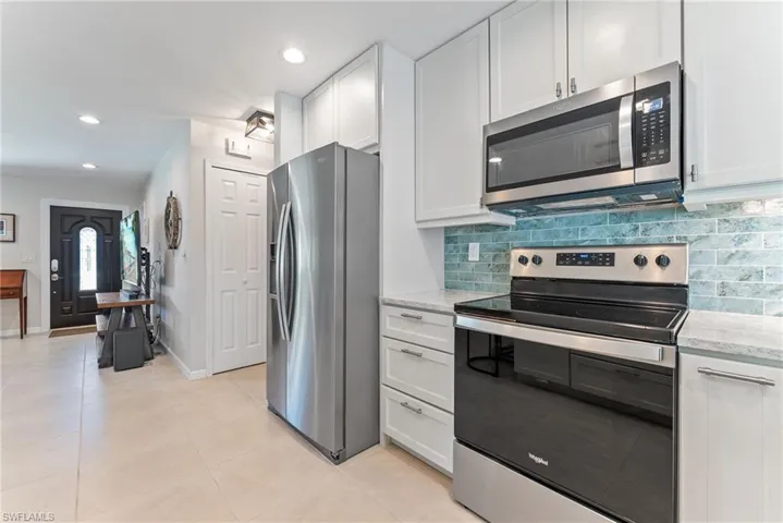 2025 SE 39th  ST, Cape Coral, FL 33904
