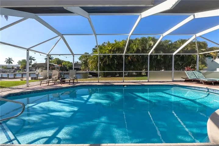 2025 SE 39th  ST, Cape Coral, FL 33904