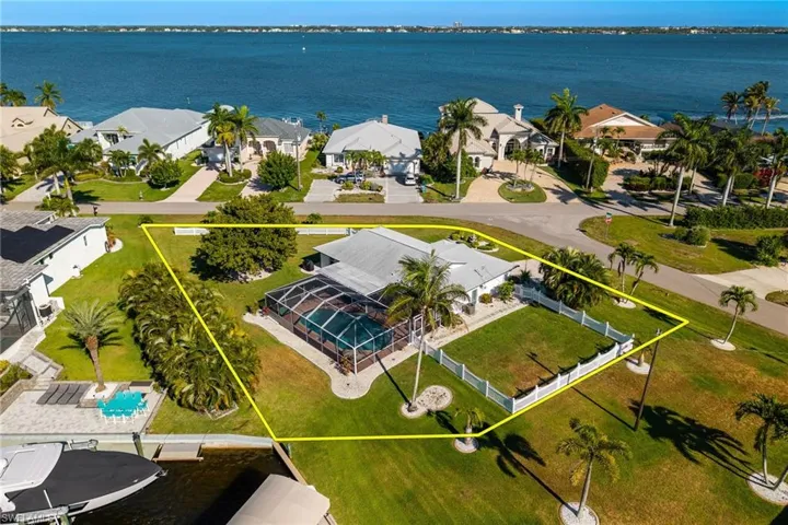2025 SE 39th  ST, Cape Coral, FL 33904
