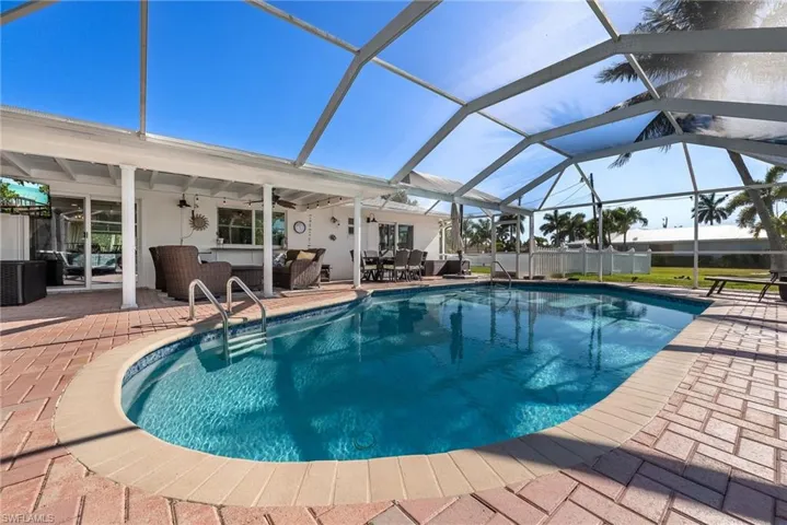 2025 SE 39th  ST, Cape Coral, FL 33904