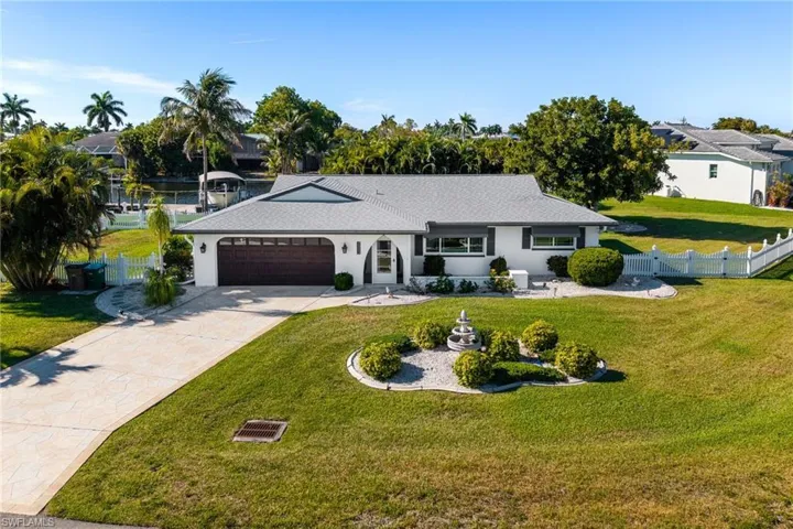 2025 SE 39th  ST, Cape Coral, FL 33904