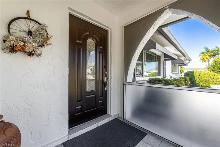 2025 SE 39th  ST, Cape Coral, FL 33904