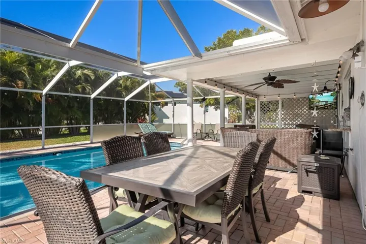2025 SE 39th  ST, Cape Coral, FL 33904