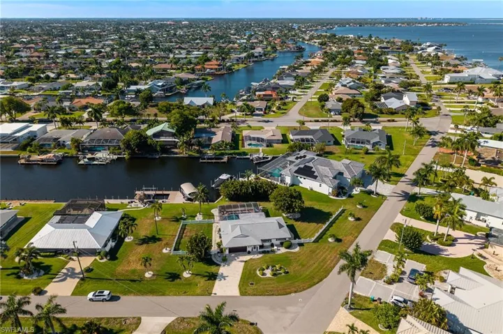 2025 SE 39th  ST, Cape Coral, FL 33904