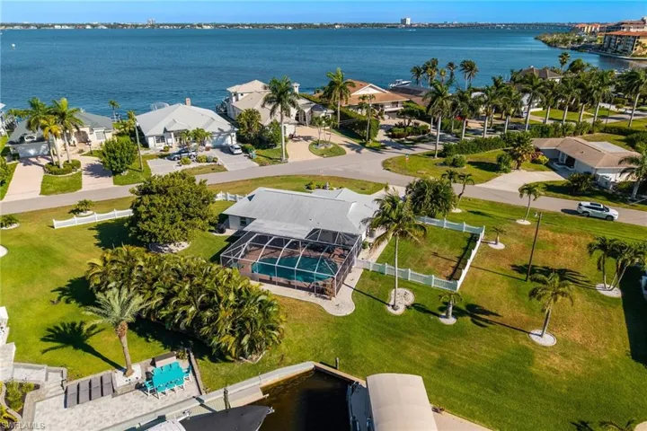 2025 SE 39th  ST, Cape Coral, FL 33904