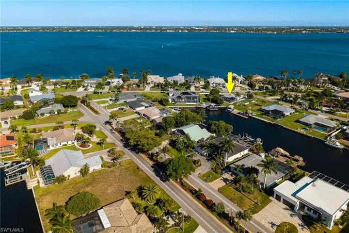 2025 SE 39th  ST, Cape Coral, FL 33904