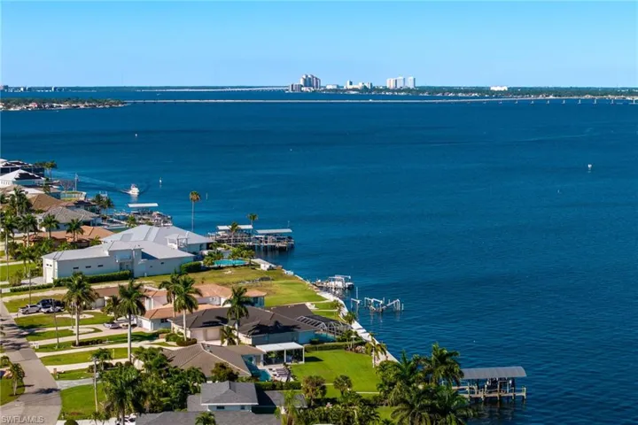 2025 SE 39th  ST, Cape Coral, FL 33904
