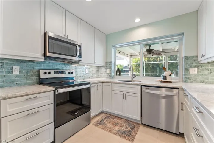 2025 SE 39th  ST, Cape Coral, FL 33904