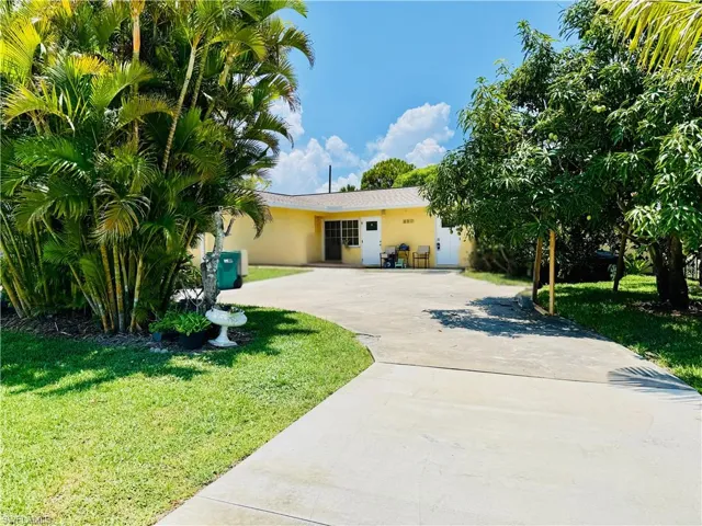 690 98th Ave N, Naples, Florida 34108
