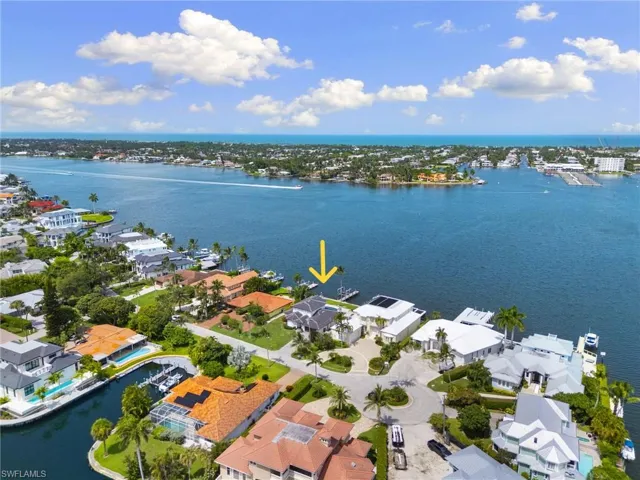 1535 Dolphin Ln, Naples, Florida 34102
