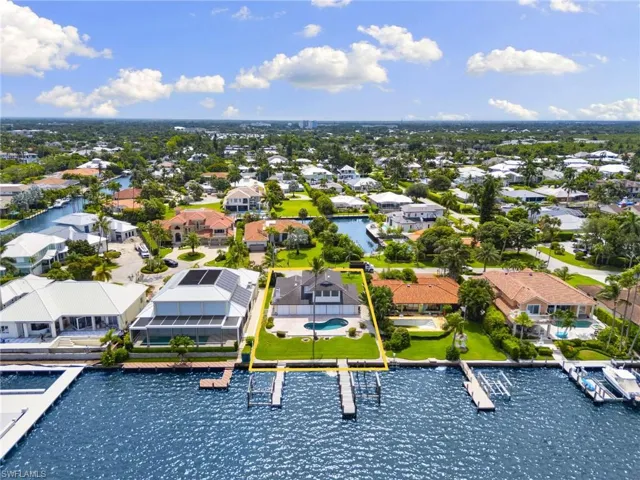 1535 Dolphin Ln, Naples, Florida 34102