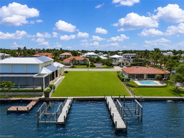 1535 Dolphin Ln, Naples, Florida 34102