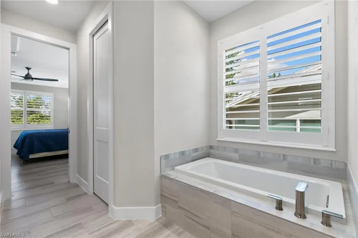 Separate tub