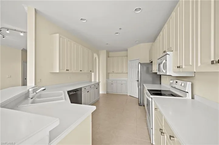 14101  Cambridge  DR, Fort Myers, FL 33912