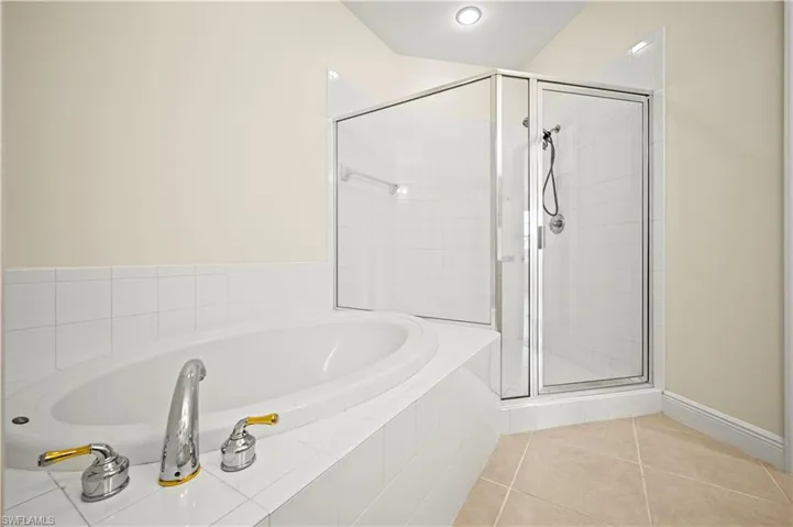 14101  Cambridge  DR, Fort Myers, FL 33912