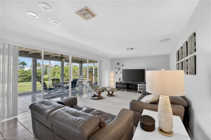 397  Parkway  CT, Fort Myers, FL 33919