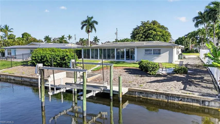 397  Parkway  CT, Fort Myers, FL 33919